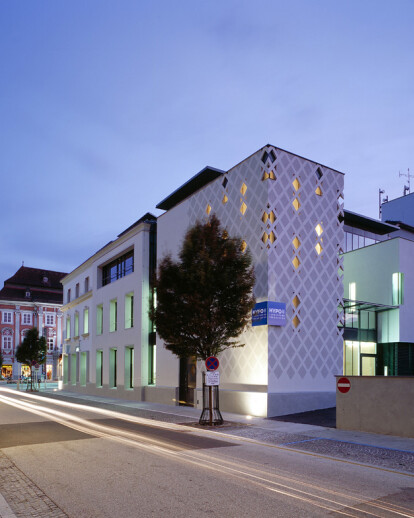 Bank and Office Building Kaiser-Josef-Platz