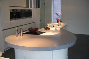 highgloss kitchen in organic form