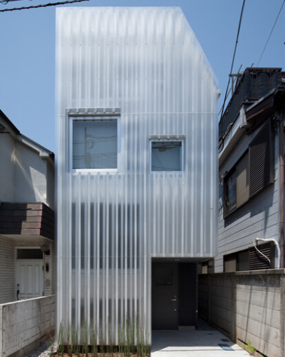 House in Kikuicho “a Double Skin house”
