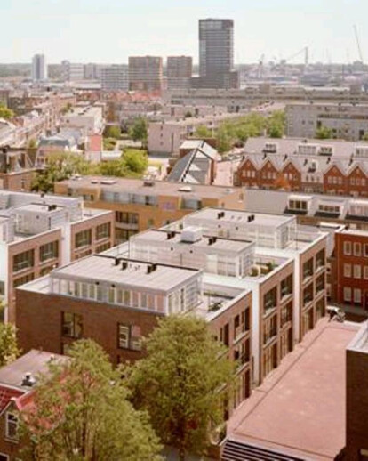 Modern cluster of city houses in Delfshaven