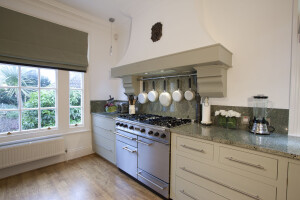 Contemporary Kitchens Enjoy Country House Style