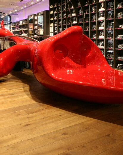 Blob-shaped shopinterior