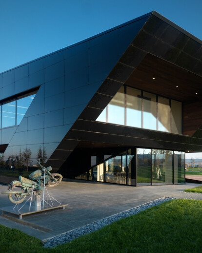 Vidre Negre Office Building | Damilanostudio architects | Archello