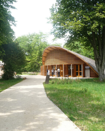 Ecotourism center in Fontainebleau Forest 