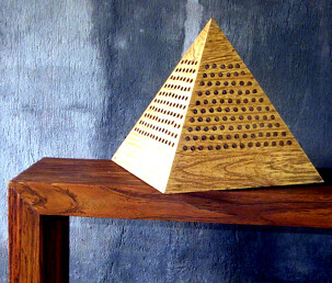 pyramida lamp