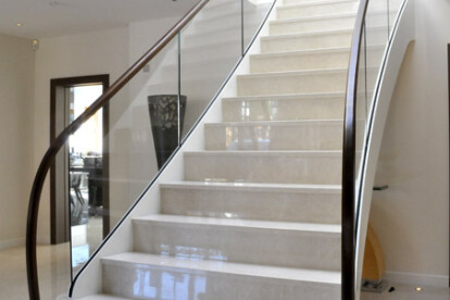 LINKSWAY - Staircase constructed from steel, glass and marble