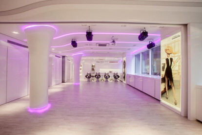 L'Oreal Academy in purple