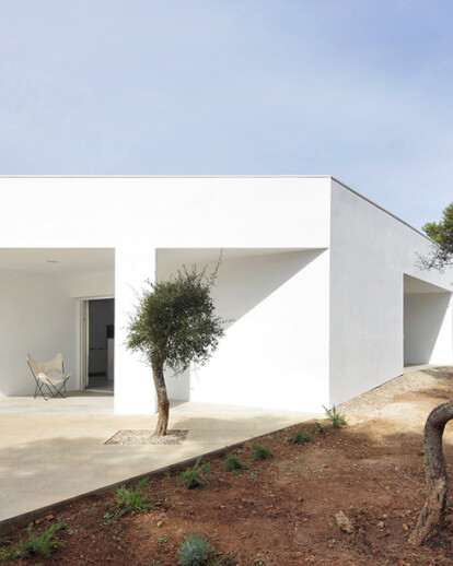 4 Porches and 4 Skylights House