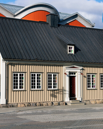 THE HISTORIC CORNER BY THE MAIN SQUARE OF REYKJAVÍK