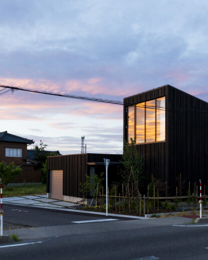 Courtyard House in Peach Garden