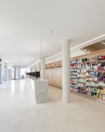 Quintans Pharmacy / SMRS Arquitectos