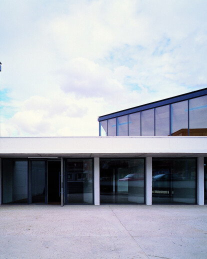 MARÍA MOLINER PUBLIC LIBRARY 