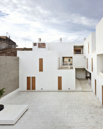 SOCIAL HOUSING IN SA POBLA