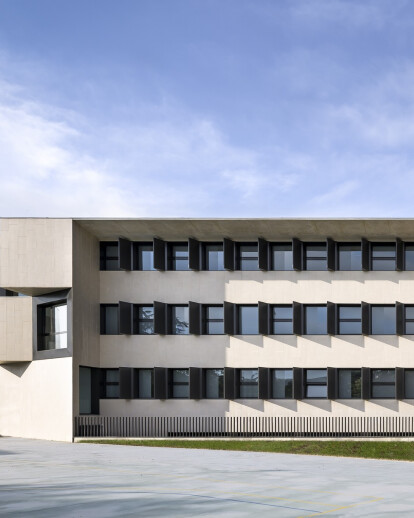 New building in El Redín High School