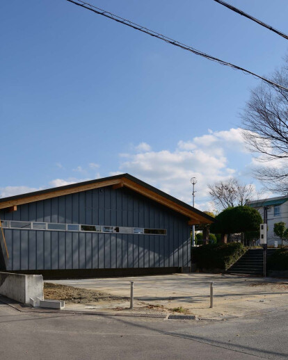 Kusunokidai assembly hall -slanting form-
