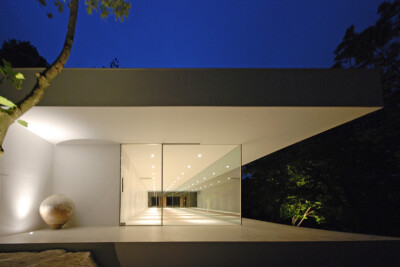 S Gallery and Residence