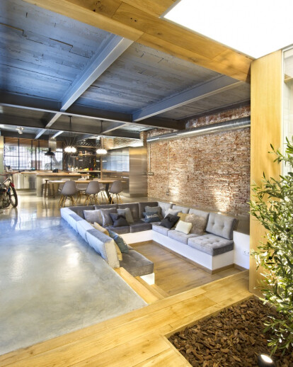 Commercial Space Turned into a Loft in Terrassa (Barcelona)