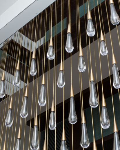 Raindrop Chandelier – The Pour