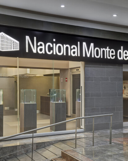 Nacional Monte de Piedad sucursal Santa Fe