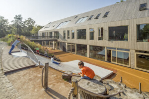 Early Childhood Center and renovation monument farm Ter Weer 