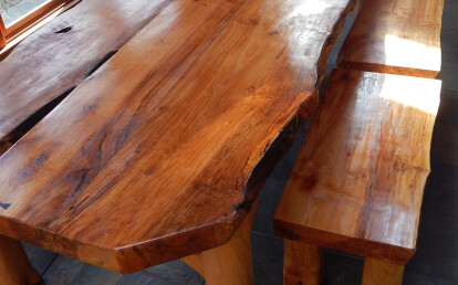 Live edge dinning table