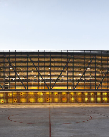 Escola Gavina’s multipurpose pavilion