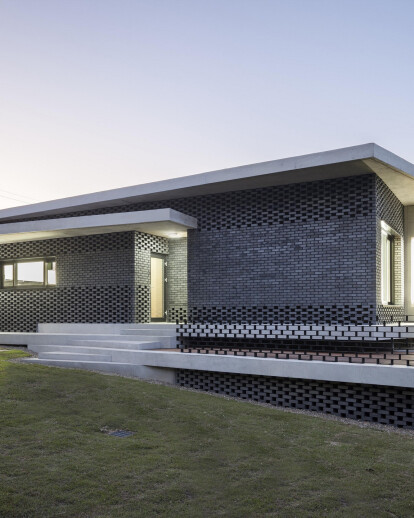 Gutters and Downspouts : House in Gyopyeong-Ri