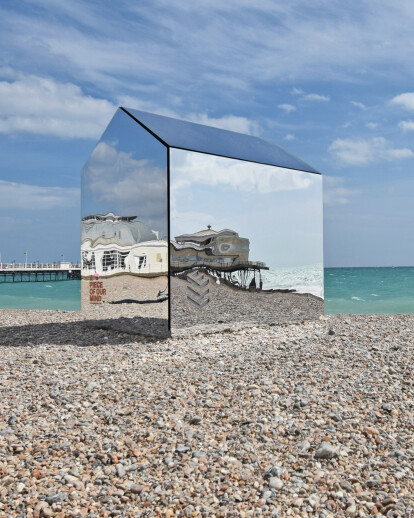 Mirrored Beach Hut 