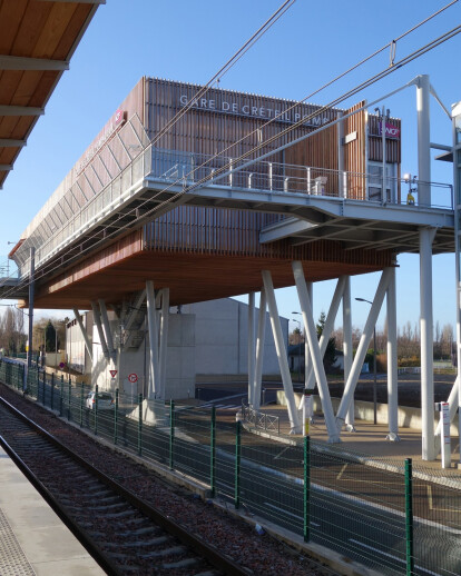 Créteil-Pompadour suburban station