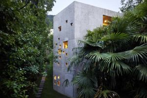New concrete house in Caviano