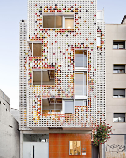 Multi-storey dwelling building at Badalona