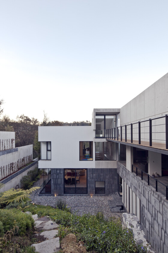 U HOUSE