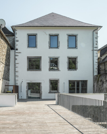 RENOVATING A TOWN HOUSE INTO THE TARDETS TOURIST OFFICE