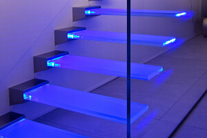 Madras® Pixel Flooring for anti-slip glass stairs