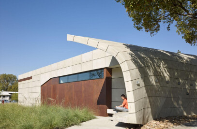 EVOLVING WEATHERING STEEL FAÇADE