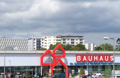 Bauhaus a building supplies store in Berlin wit polycarbonate l facade light band from Rodeca 