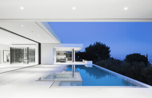 Mirrorhouse