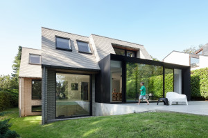 Renovation and extension of a Flemish villa by Edouard Brunet Architecte and François Martens