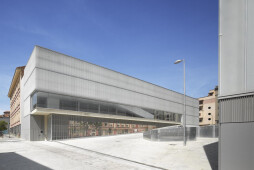 BARCELÓ MARKET, LIBRARY AND SPORTS HALL