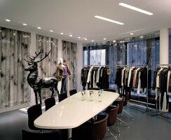 Laurel_showroom_Munich