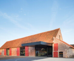 old barn where wine cellar, kitchen and entry is.