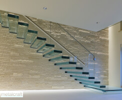 cantilevered glass staircase 