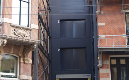 sound-insulating overhead door