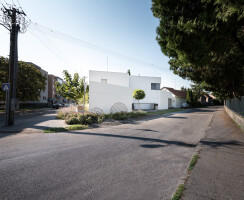 White Cubes House