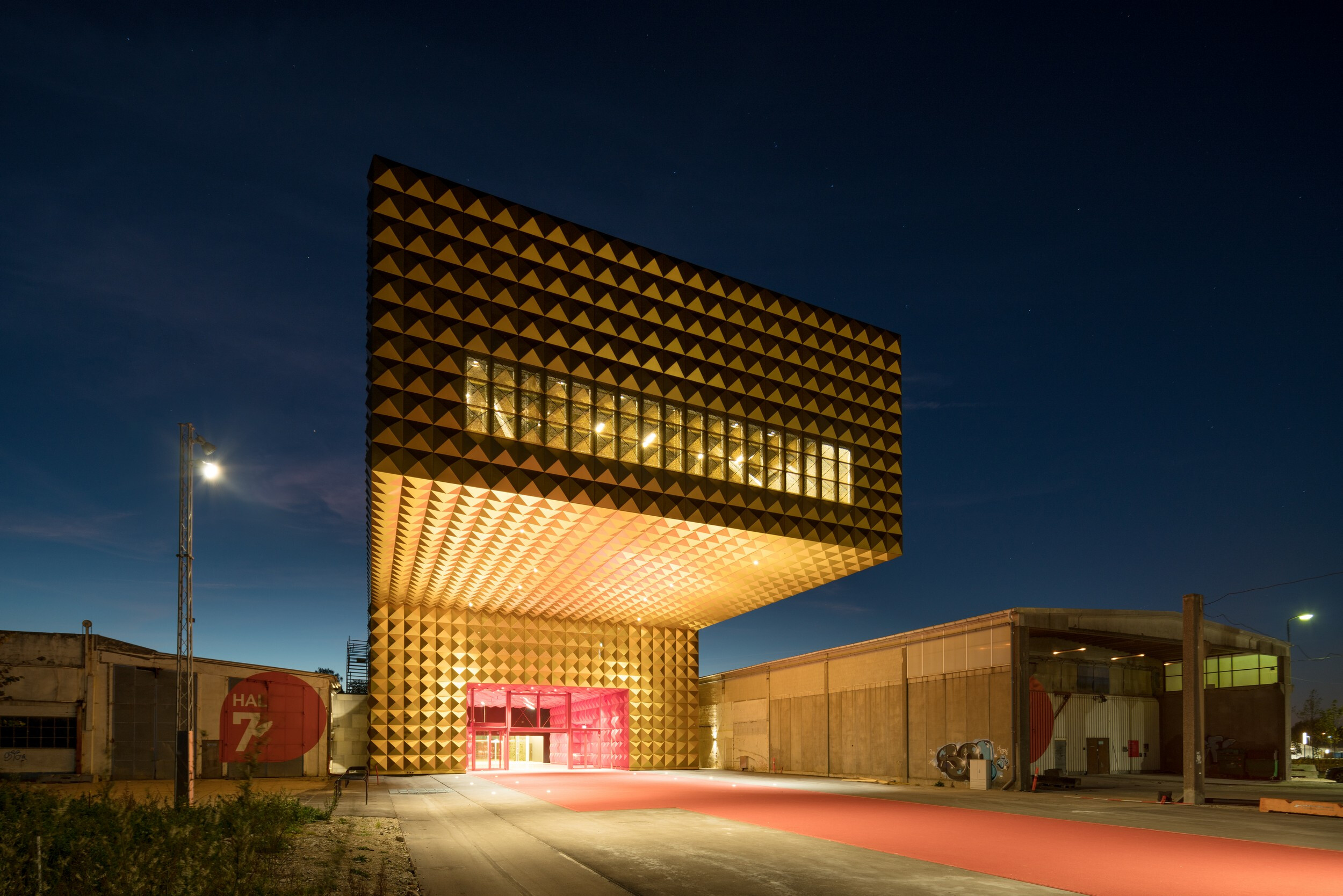 https://archello.com/story/38692/attachments/photos-videos/6 photo_credit ©Ossip van Duivenbode