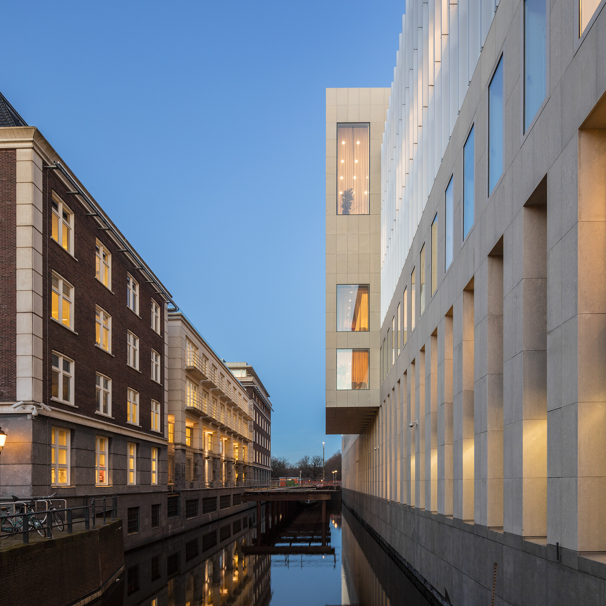 https://archello.com/story/38261/attachments/photos-videos/6 photo_credit © Fernando Guerra | FG+SG