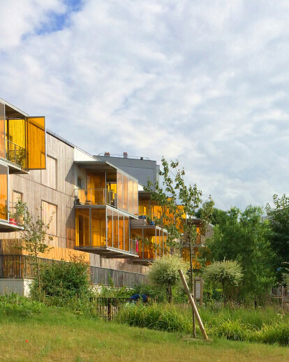 ENTRE DEUX RIVES RECYCLABLE LIGHTWEIGHT FACADES