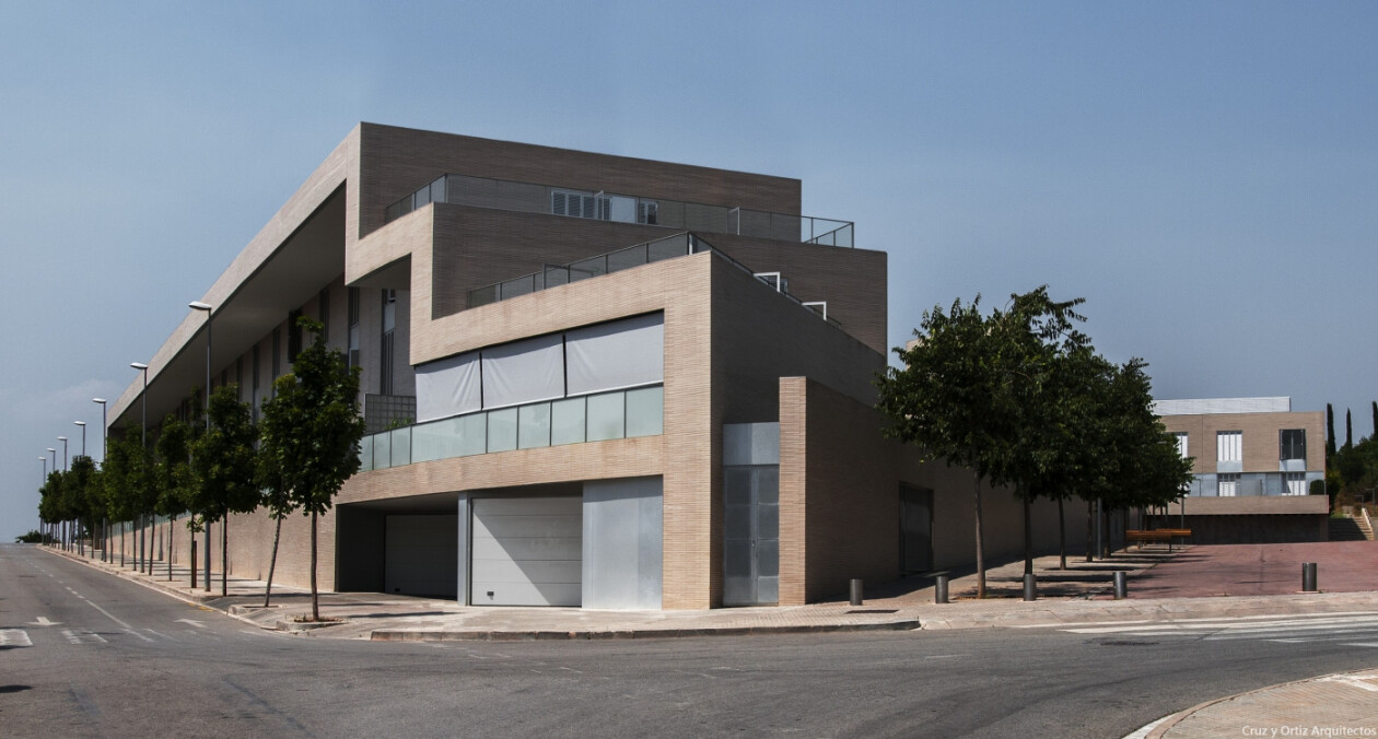 Residential row conformation in manresa