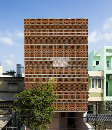 Ceramic facade cladding