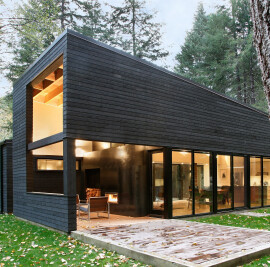 Courtyard House on a River